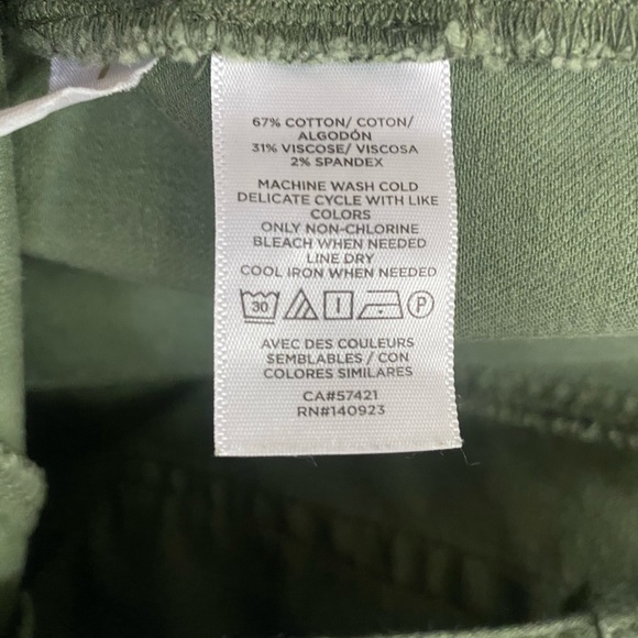 LOFT green flat front pants with coin pockets. Size-8 - Picture 4 of 4